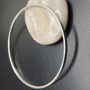 B2837‎ silver tone saucer bracelet